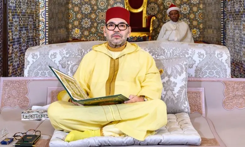 الملك محمد السادس يترأس حفل ليلة القدر جلوساً رغم العملية الجراحية