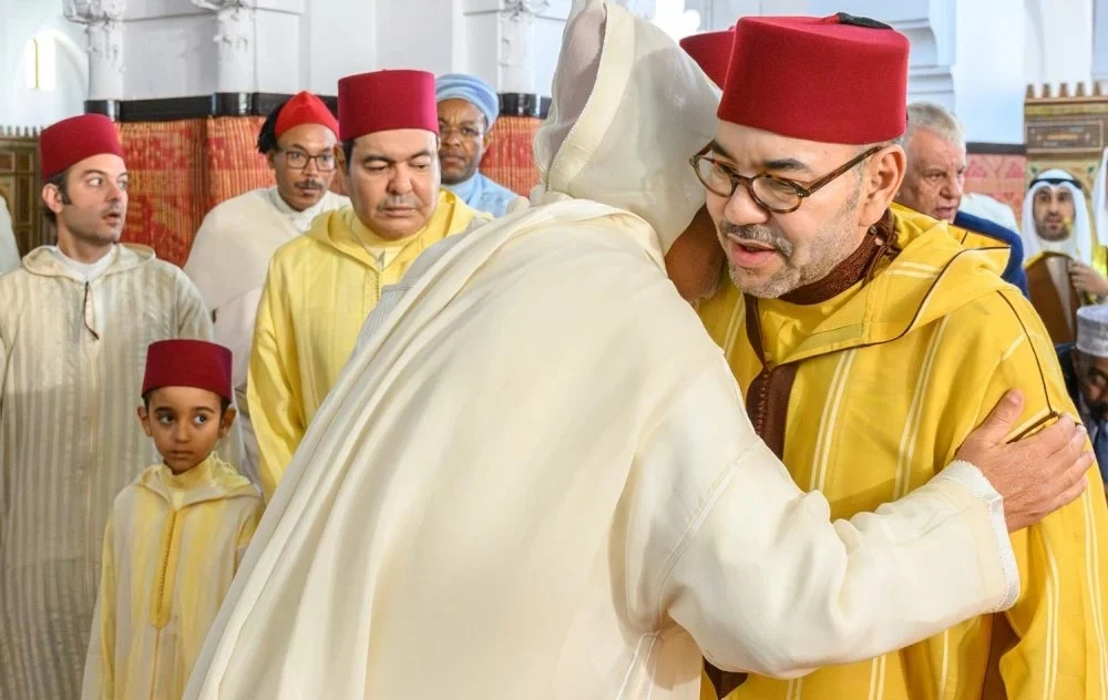 الملك محمد السادس يؤدي صلاة عيد الفطر بالرباط  (فيديو)