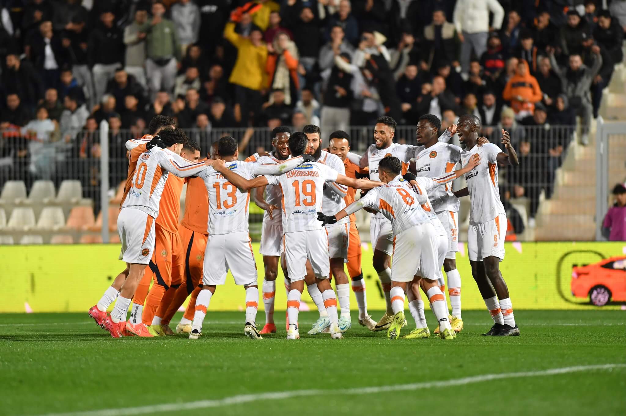 نهضة بركان يتوج بلقب الدوري المغربي لأول مرة في تاريخه