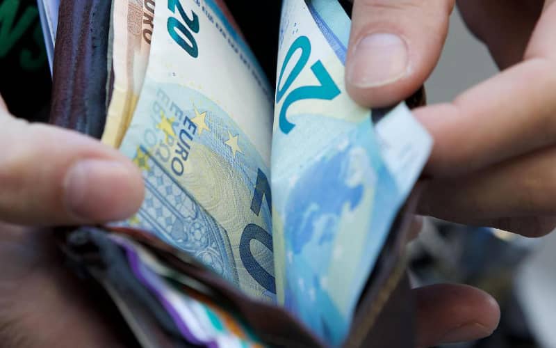 تراجع ملحوظ في تحويلات المغاربة المقيمين بالخارج متم مارس 2025