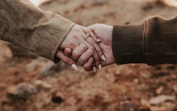 مشكلة شائعة في العلاقات العاطفية: انعدام الثقة وتأثيره على الحب