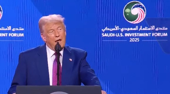 ترامب من الرياض: رفع عقوبات سوريا، هجوم على إيران، ودعوة إلى شرق أوسط جديد