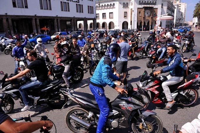 من السلامة الطرقية إلى الحلبة السياسية: القصة الكاملة لتعليق حملة مراقبة الدراجات النارية
