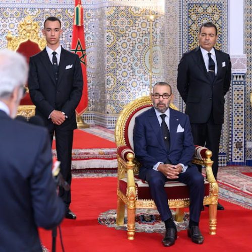 والي بنك المغرب يستعرض أمام الملك الوضع الاقتصادي والنقدي للمملكة