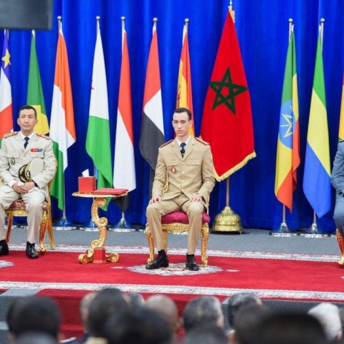 ولي العهد يترأس حفل تخرج ضباط بالكلية الملكية للدراسات العسكرية العليا