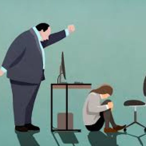 كيف تتعامل مع مدير سام دون أن تفقد عقلك