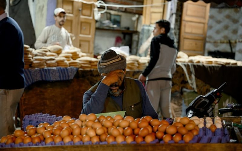 تحول مزدوج في سوق العمل بالمغرب : انتعاش في المدن وهشاشة متزايدة في القرى