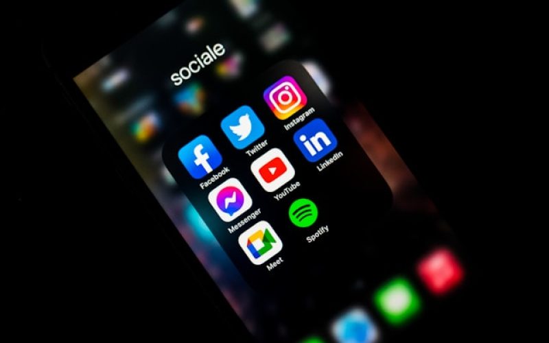  الذكاء الاصطناعي يعيد تشكيل منصات التواصل و19% من المغاربة خارج الشبكة (باروميتر)