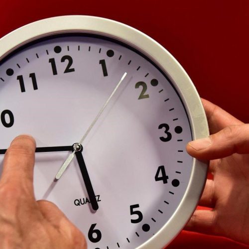 الجدل المتجدد حول الساعة الإضافية في المغرب: حلقة مفرغة من المعاناة والمبررات