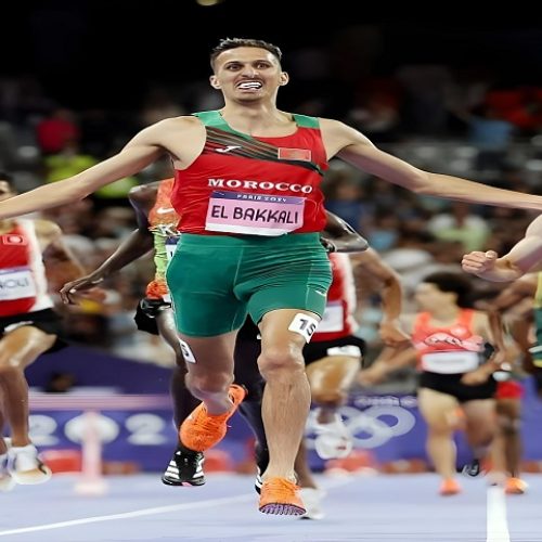  العداء المغربي سفيان البقالي يتوج بالميدالية الذهبية في سباق 3000 متر موانع + فيديو