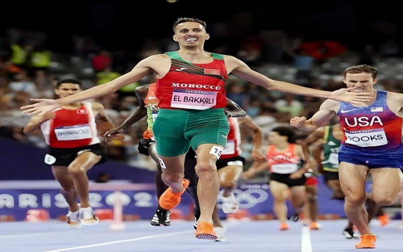  العداء المغربي سفيان البقالي يتوج بالميدالية الذهبية في سباق 3000 متر موانع + فيديو