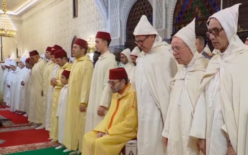 أمير المؤمنين يترأس بالقصر الملكي بالرباط حفلا دينيا إحياء لليلة القدر المباركة