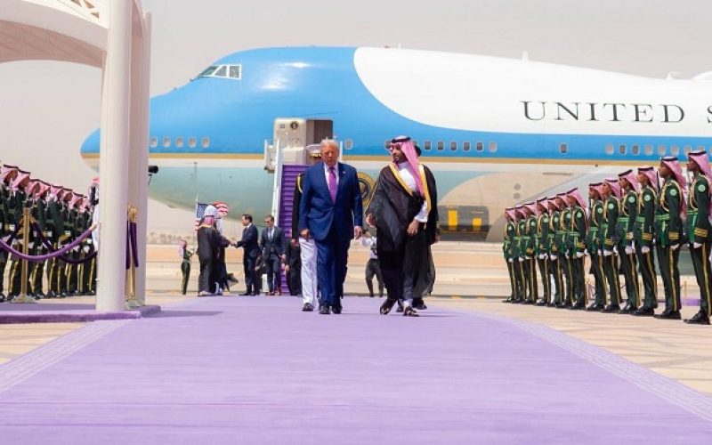 زيارة ترامب للشرق الأوسط: استثمارات بمئات المليارات وتحول استراتيجي