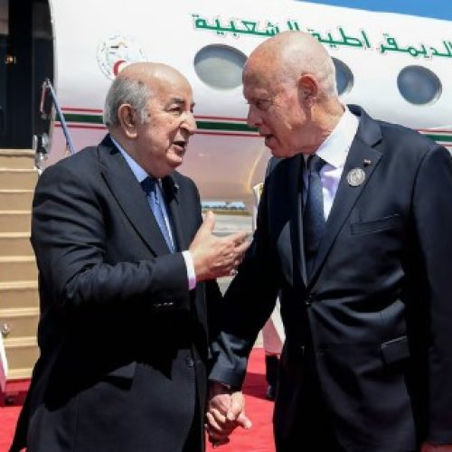 “جون أفريك” تفضح مخطط الجزائر لجر تونس إلى مستنقع الانفصال