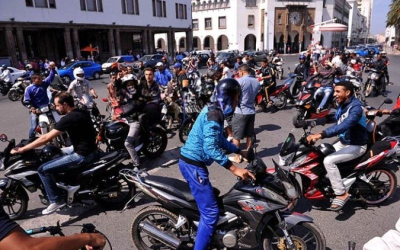 من السلامة الطرقية إلى الحلبة السياسية: القصة الكاملة لتعليق حملة مراقبة الدراجات النارية