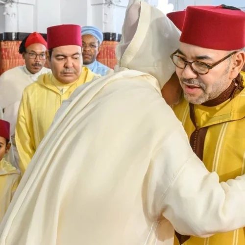 الملك محمد السادس يؤدي صلاة عيد الفطر بالرباط  (فيديو)