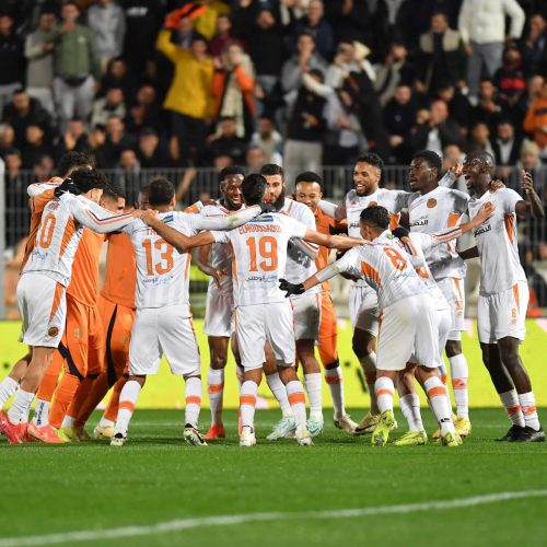 نهضة بركان يتوج بلقب الدوري المغربي لأول مرة في تاريخه